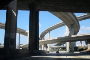 los angeles freeways are a great tool for courier services